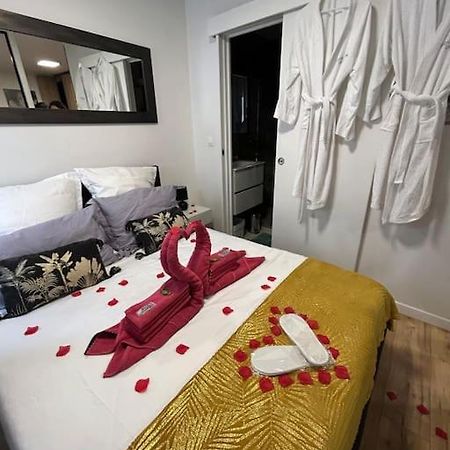 Love Room A Cannes - Appartement 25M2 Pour 2 Personnes Avec Un Jacuzzi Prive Ngoại thất bức ảnh