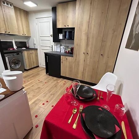 Love Room A Cannes - Appartement 25M2 Pour 2 Personnes Avec Un Jacuzzi Prive Ngoại thất bức ảnh