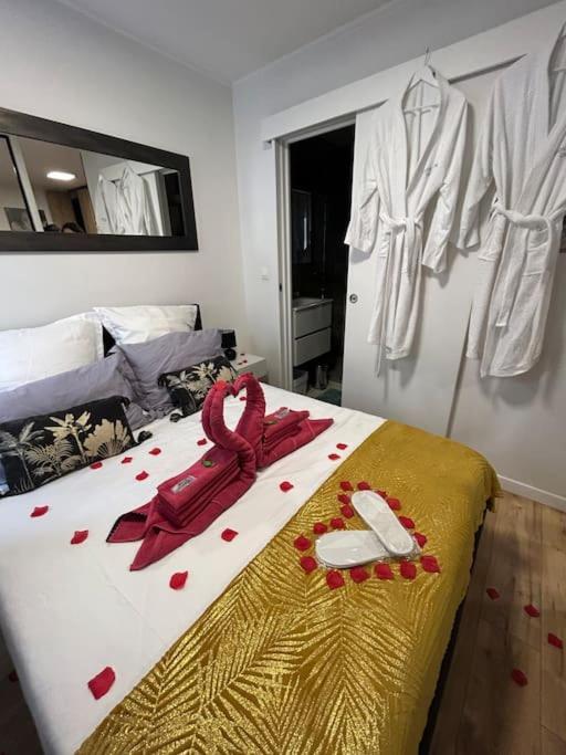 Love Room A Cannes - Appartement 25M2 Pour 2 Personnes Avec Un Jacuzzi Prive Ngoại thất bức ảnh