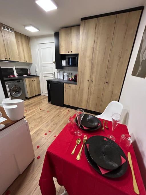 Love Room A Cannes - Appartement 25M2 Pour 2 Personnes Avec Un Jacuzzi Prive Ngoại thất bức ảnh